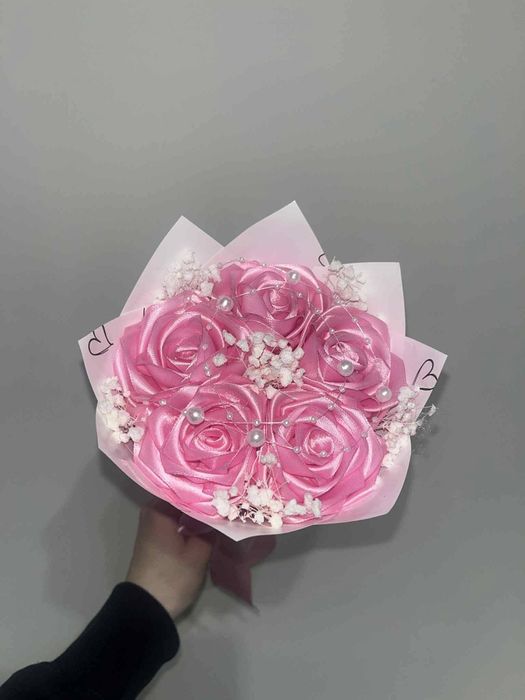 Ręcznie robione kwiaty ze wstążki – bukiety, dekoracje, prezenty