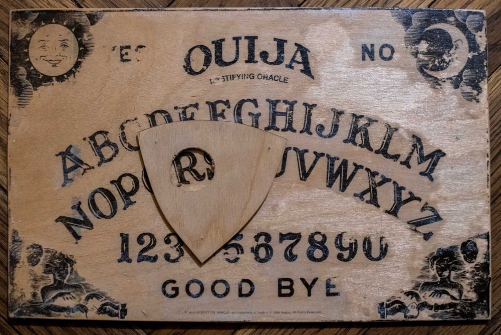 Tablica Ouija wywoływanie duchów halloween plansza spirytyzm