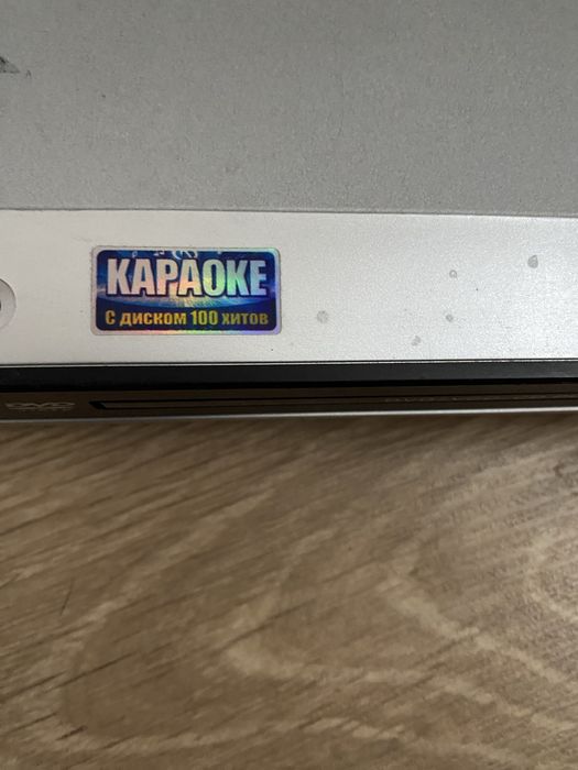 Мікрофон Vitek VT-3830 для караоке