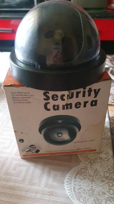 Atrapa kamery na baterie