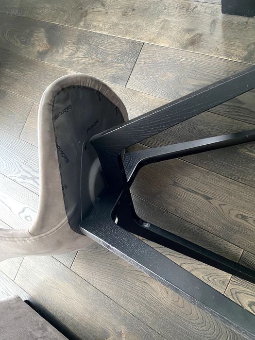 Stół rozkładany Calligaris Levante z krzesłami BoConcept