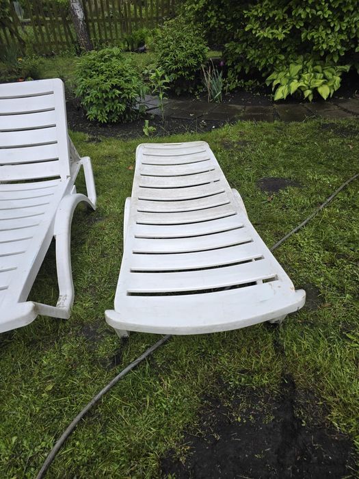 Leżak ogrodowy plastikowy biały