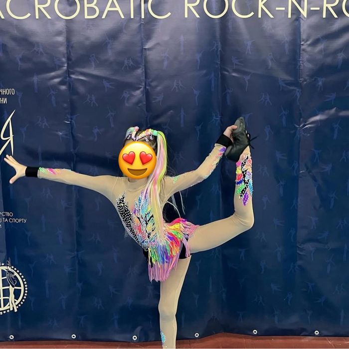 Продам купальниу для художньої гімнастики,танців