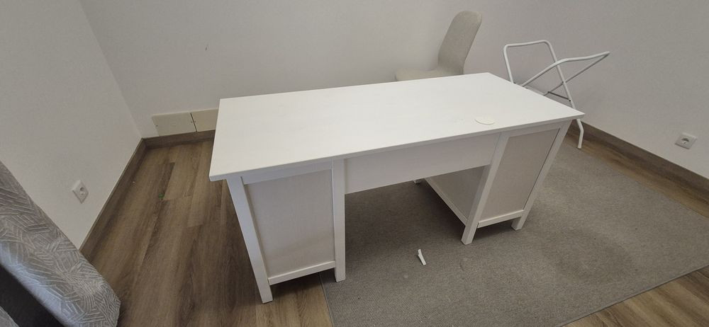Secretária Hemnes + Cadeira
