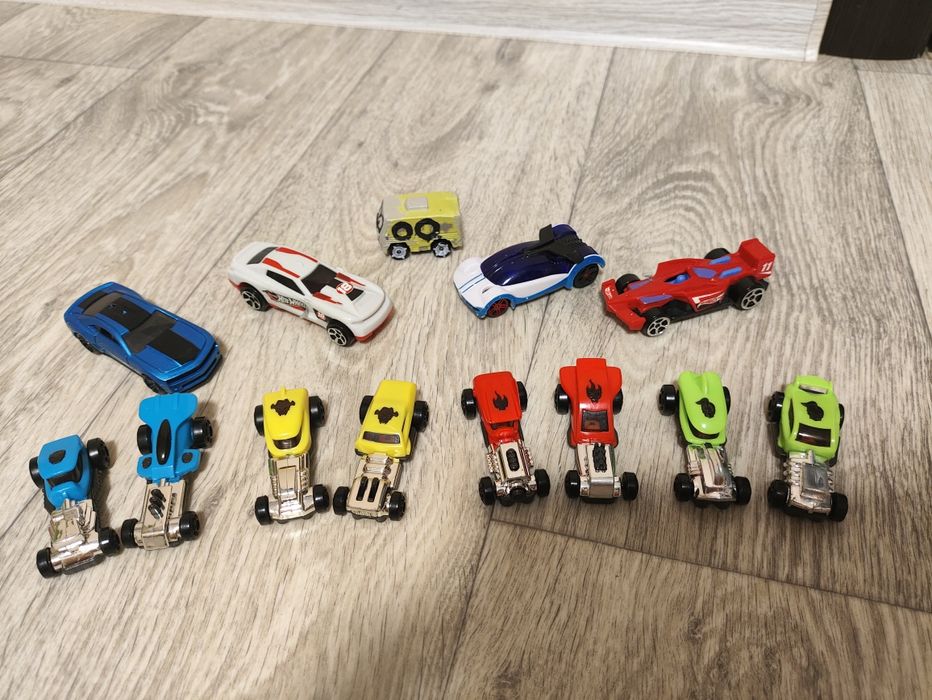 Машинки Hot wheels