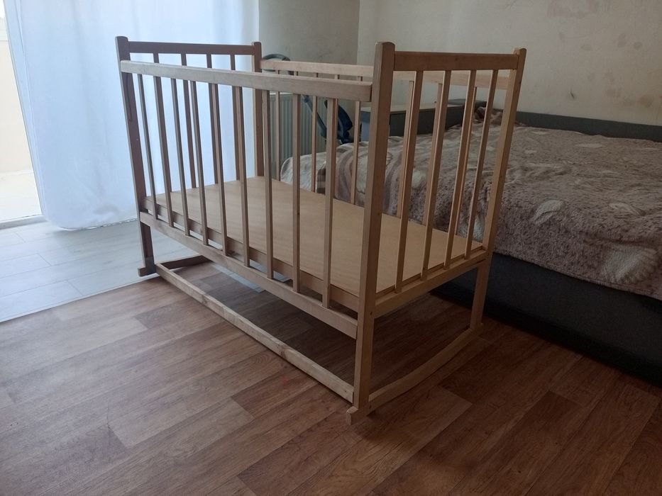 Дитяча краватка + комплект в кроватку для дівчинки