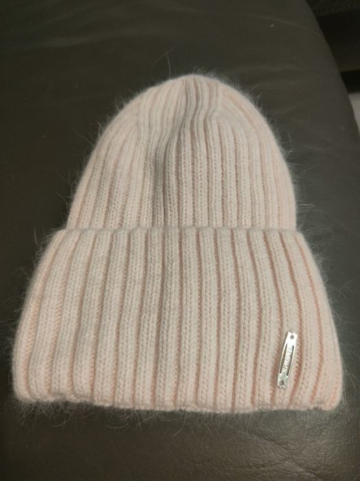 Piękna nowa czapka z angory z angorą