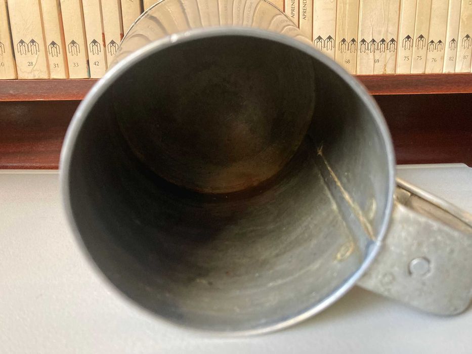 Cafeteira de Metal Antiga + 4 Chávenas de Metal