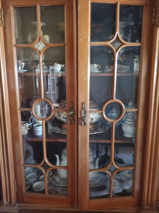 Conjuntos de vasos, estátuas, serviços de mesa etc...