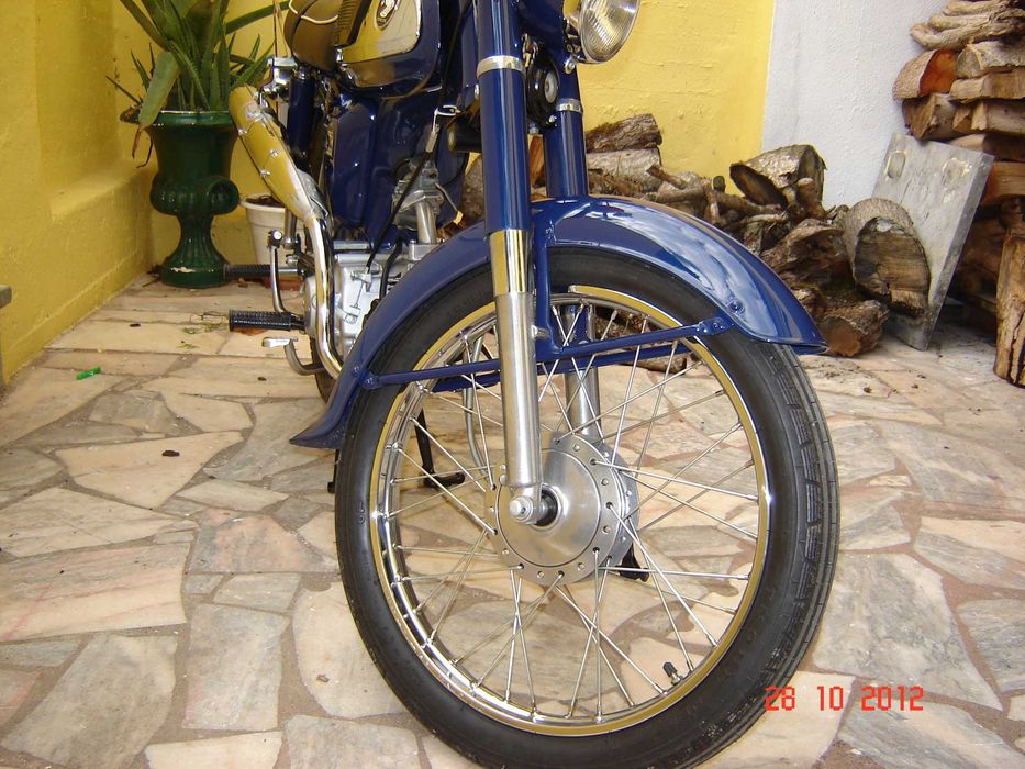 Honda 50 CD com documentos