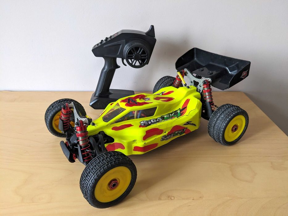 Zawodniczy buggy SWorkz S104 EK1 PRO KIT w skali 1:10. Prorevo.