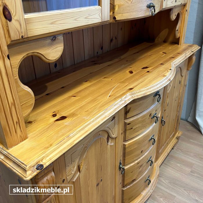 120925 Skandynawski kredens sosnowy z zaokrąglonymi frontami, ciekawy