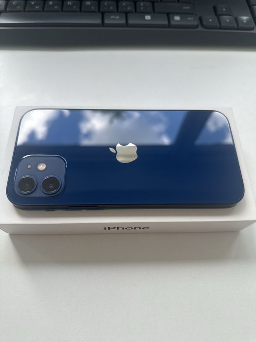 Продам Iphone 12
