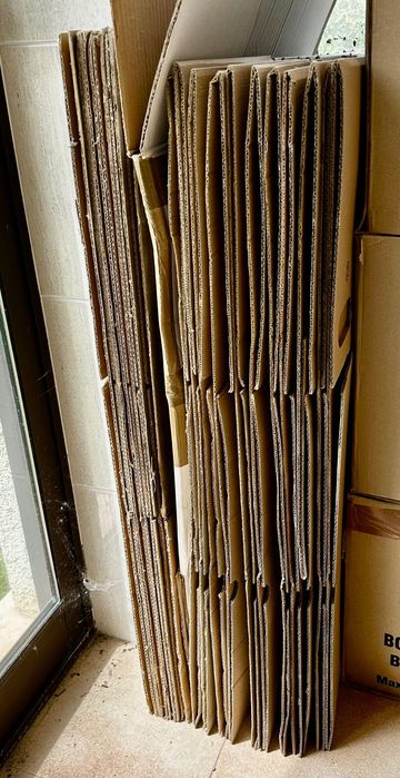 Caixas em cartão para mudança de casa