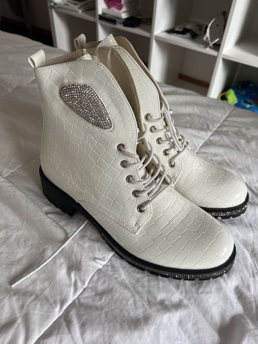 Botas brancas nova