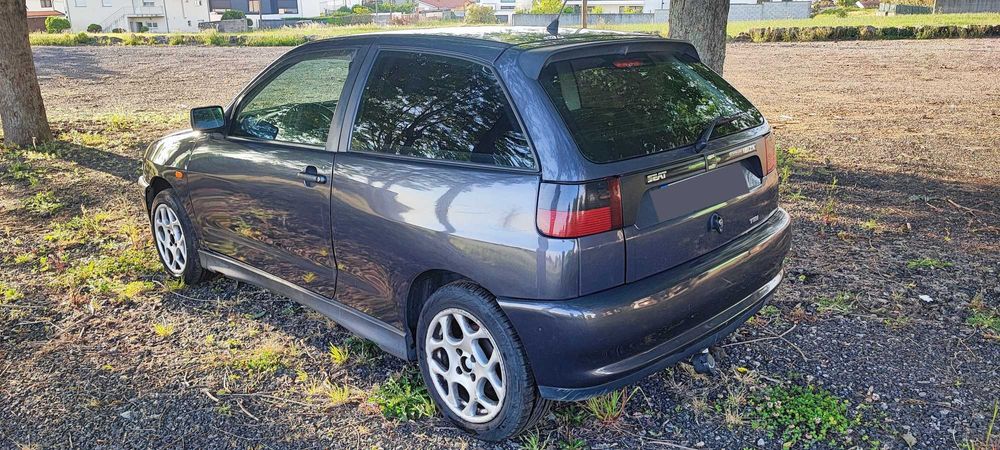 Seat Ibiza 1.9 TDI com gancho de reboque