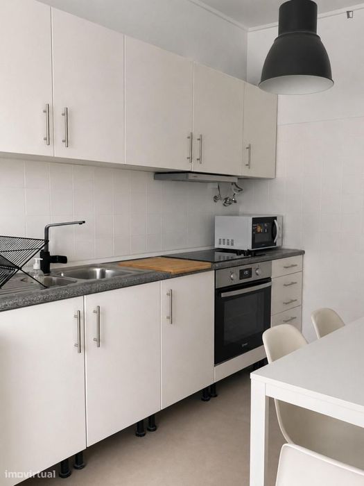 Quarto - localizado em Oeiras Lisbon