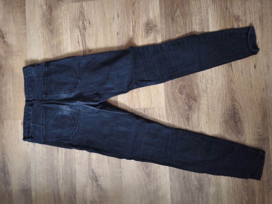 Spodnie z wysokim stanem