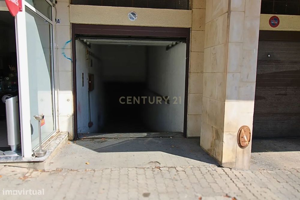Lugar de Garagem com 34 m² no Monte Belo Sul – Setúbal