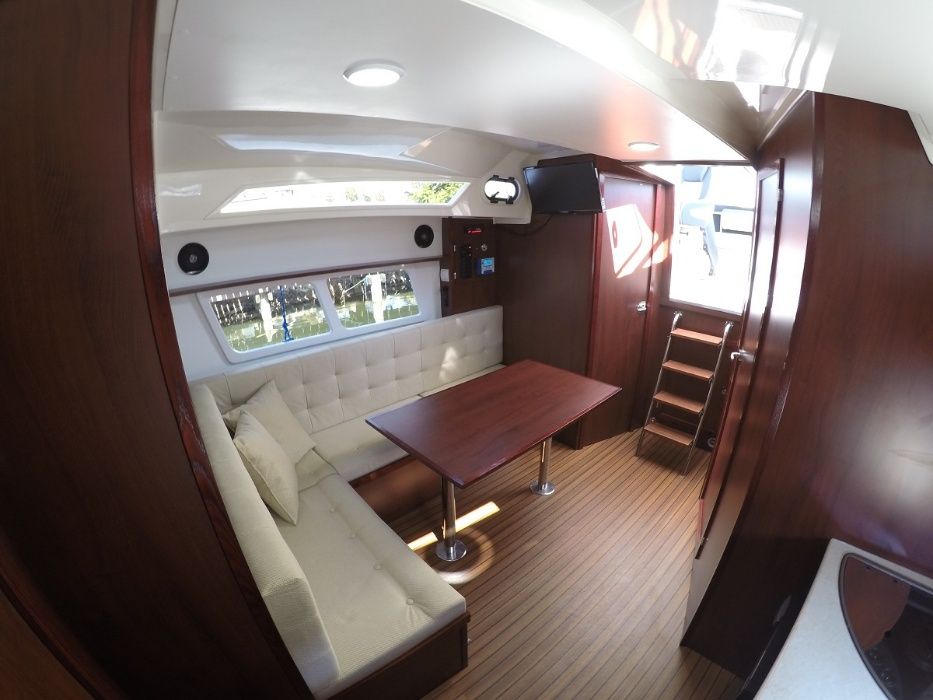 Czarter jachtu  motorowego Futura 900  stillo promocja