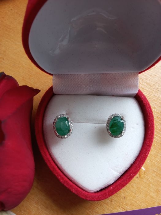 Sofisticação Natural: Brincos em Prata com Esmeraldas Certificadas