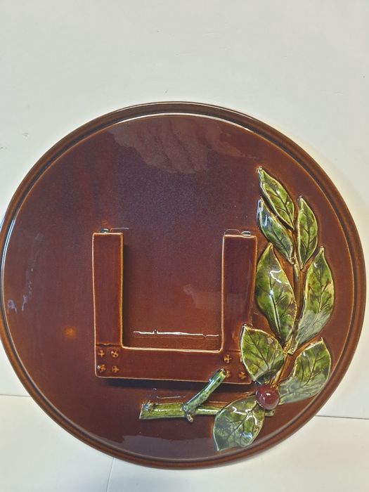 Prato calendário perpétuo em faiança Museu de Cerâmica edição Cencal