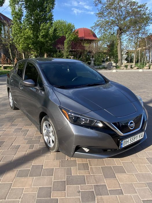 Продам электричку Nisan Leaf