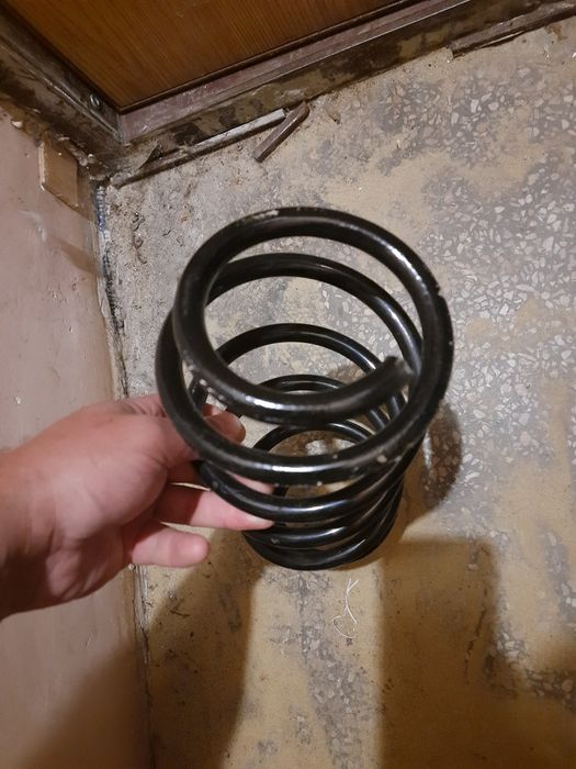Продам передню пружину vag