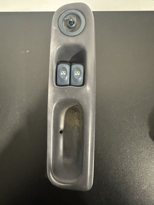 Botões dos vidro Renault twingo Ano 98.