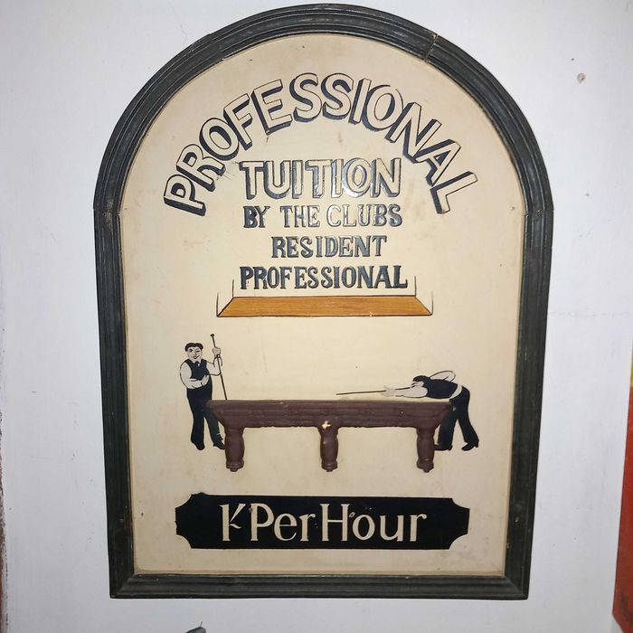 Pintura em relevo em madeira