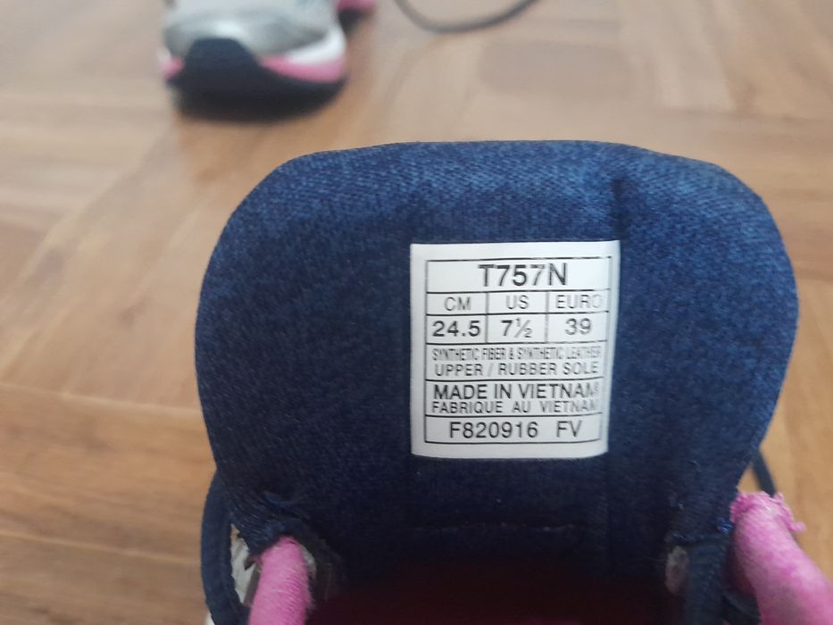 Кросівки жіночі , ASICS..