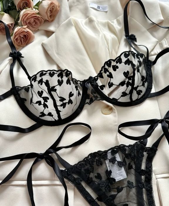 Шикарний комплект білизни