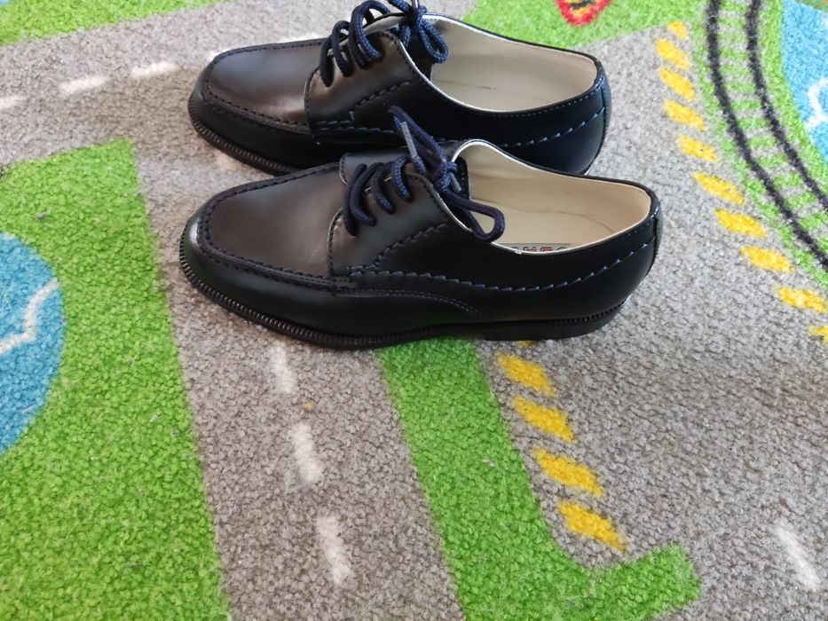 Продам нові дитячі туфельки. Розмір29 27. Чудові лофери, нові.