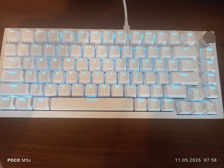 Продам  механичискую клавиатуру  ajazz ak820 роллер звука смазаные свичи с приятным тайпингом ( тихие)
