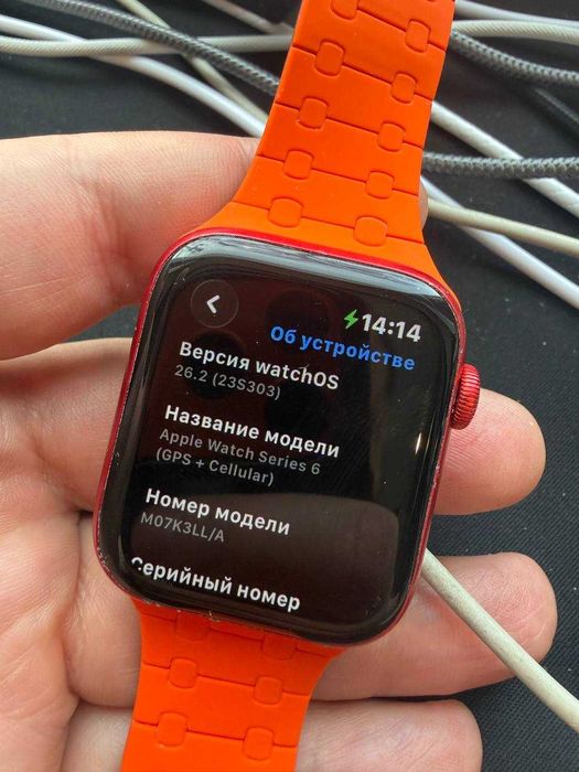 Apple Watch Series 6 44mm (GPS + Cellular) Product Red