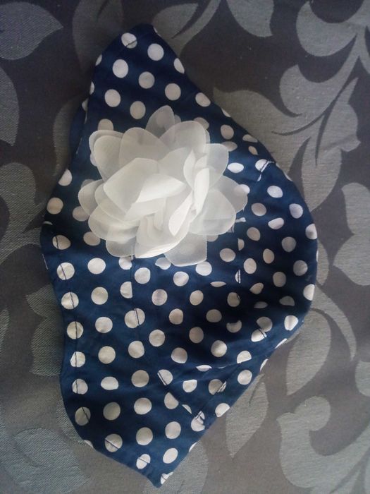 Chapéu azul escuro com flor - tamanho 12/24 meses