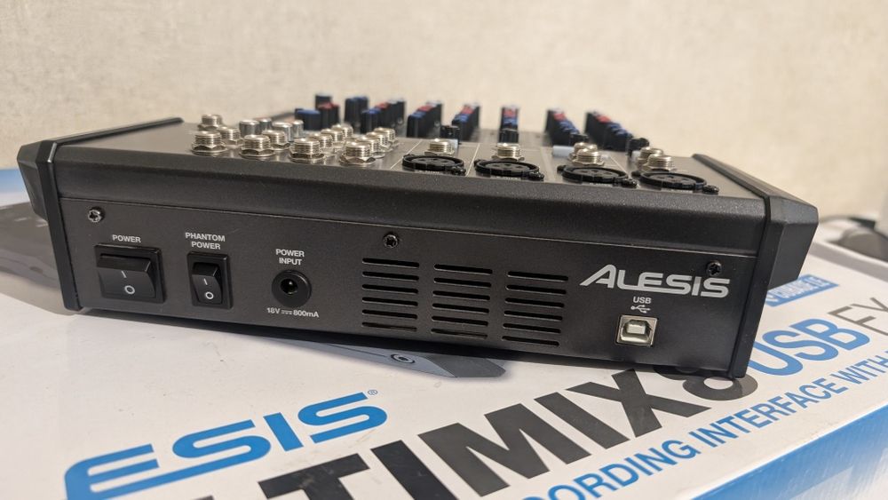 Мікшерний пульт Alesis
