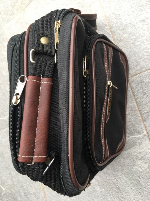 bolsa de homem com alça.