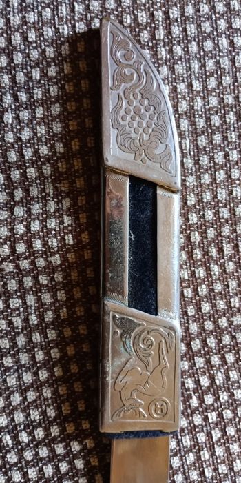 Металеві піхви для  ножа.