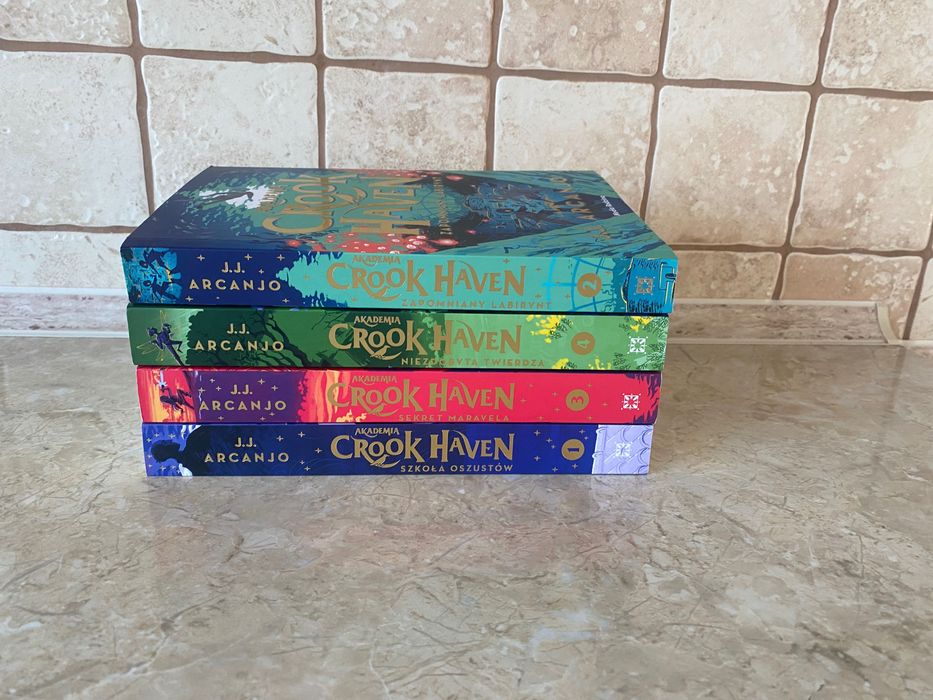 Akademia Crook Haven 4 tomy