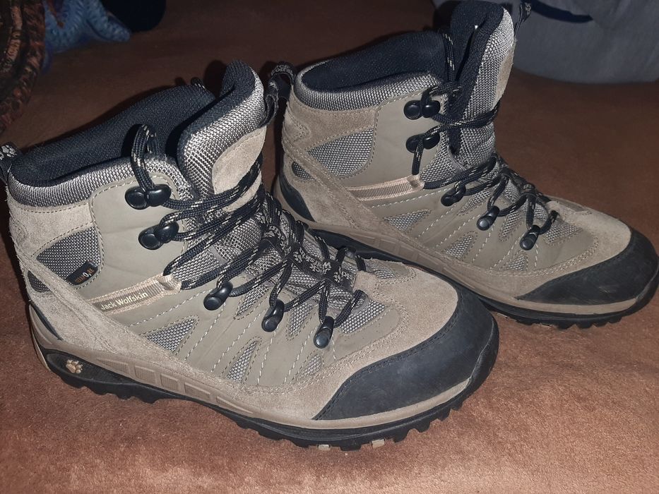 Продаються Боти фірми Jack Wolfskin
