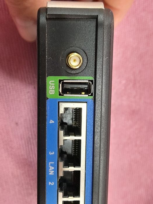 Маршрутизатор D- Link DIR-320
