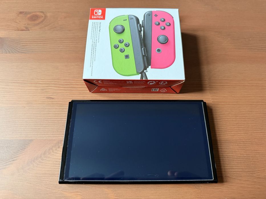 Nintendo Switch OLED + joycony + etui Zelda