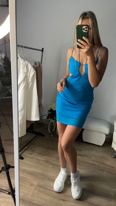 Сукня з відкритою спиною, плаття