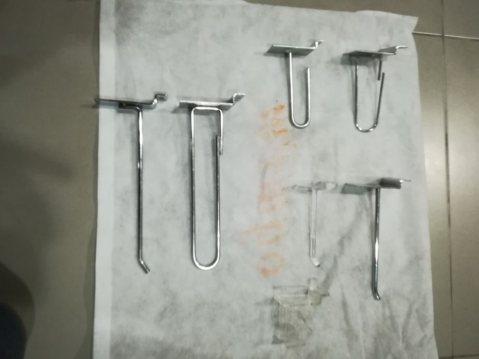 487 Ganchos para painéis multiregua ranhurados