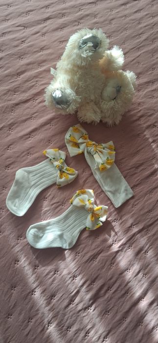 Vestido e fitas de cabelo