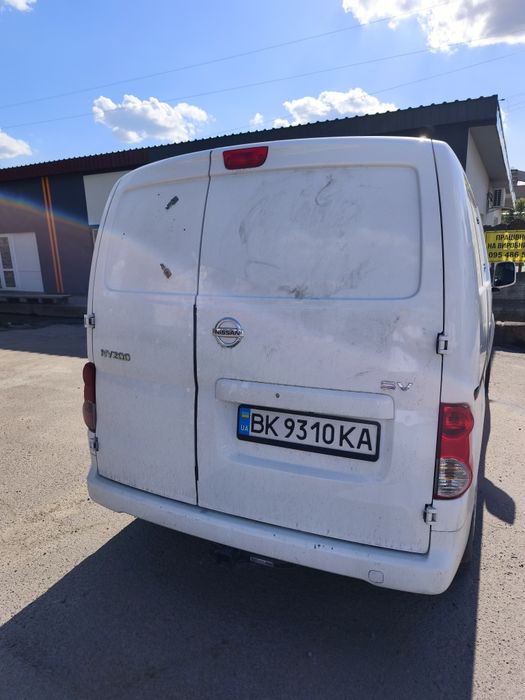 Нісан nv200,бензин
