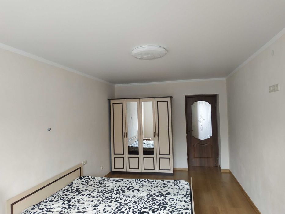 Здаю в оренду 3-кімнатну квартиру по вул. Тарнавського 7в.