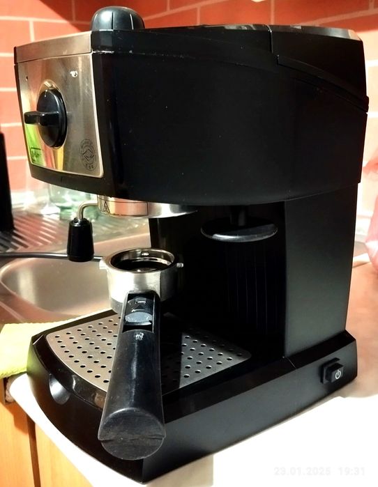 Кофеварка Delonghi EC 156 B