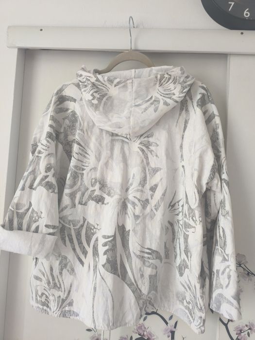 Kurtka z kapturem, wiatrówka - włoska